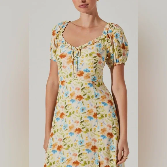 ASTR The Label NWOT Floral Puff Sleeve Midi Dress with Front Side Slit Size M - Picture 4 of 12